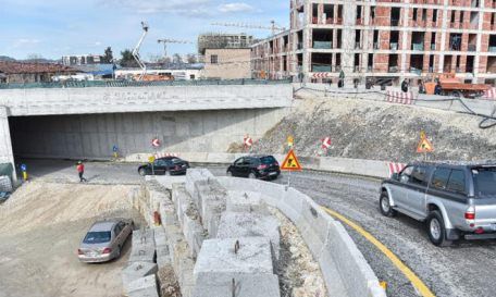 Hapja e tunelit shtoi radhet e makinave: Devijohet serish trafiku te Unaza e Re